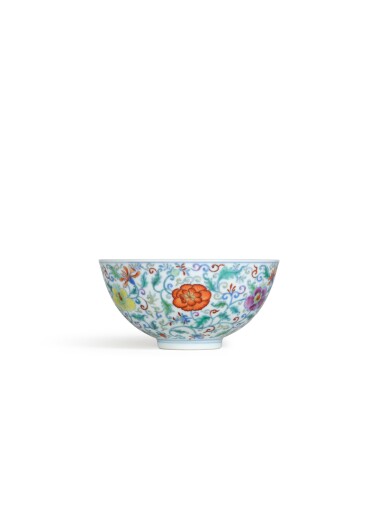 View full screen - View 1 of Lot 2048. A fine doucai and famille-rose 'floral' bowl, Mark and period of Yongzheng | 清雍正 鬪彩加粉彩花卉紋盌 《大清雍正年製》款 .