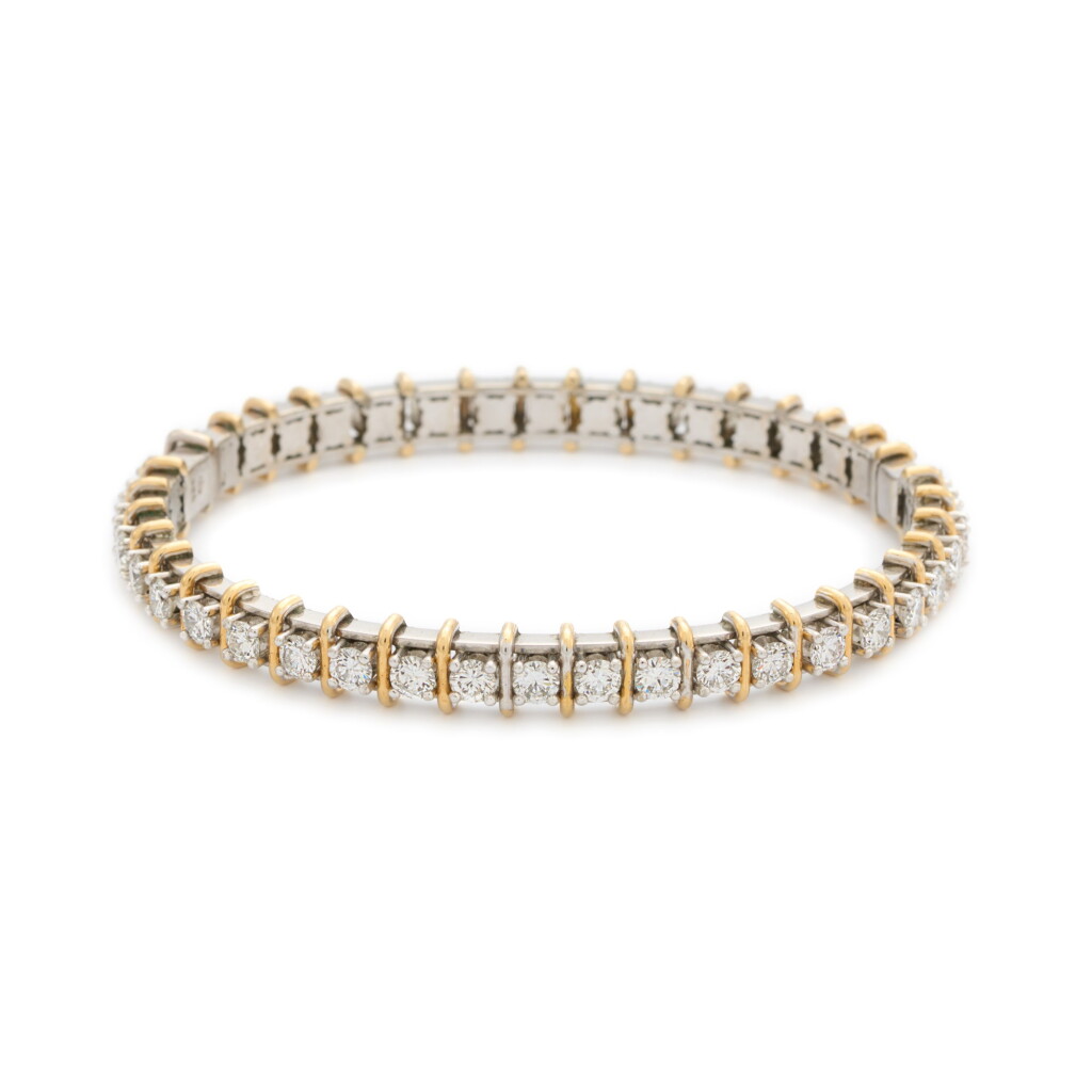 View full screen - View 1 of Lot 153. Diamond bangle.