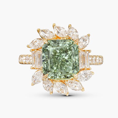 View full screen - View 1 of Lot 1647. Fancy Intense Green Diamond and Diamond Ring | 5.23克拉 濃彩綠色鑽石 配 鑽石 戒指.