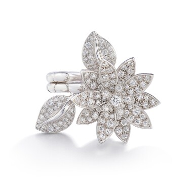 View full screen - View 1 of Lot 513. 'Lotus Between-the Finger' Diamond Ring | 梵克雅寶 | 'Lotus Between The Finger' 鑽石 指間戒.