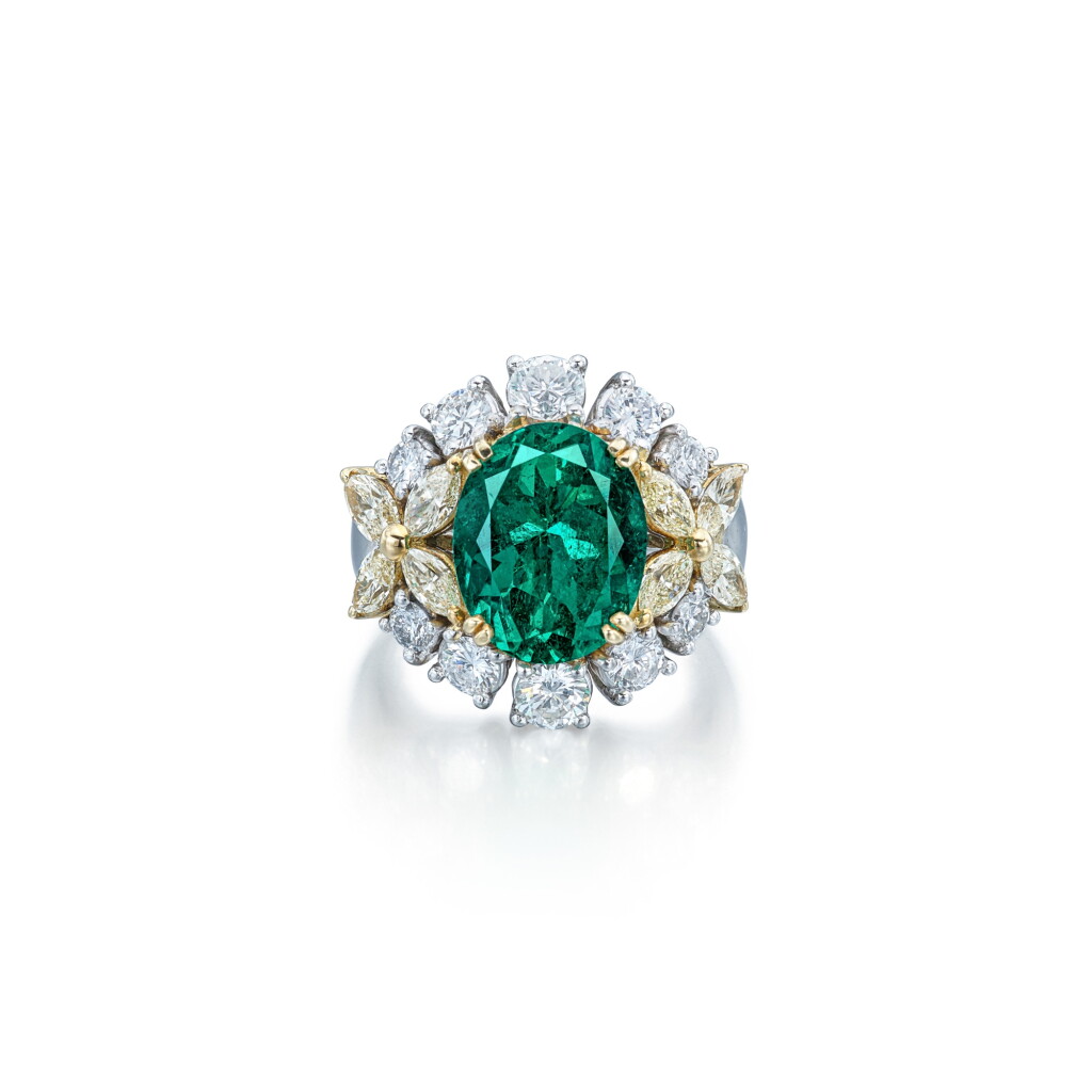 View full screen - View 1 of Lot 1998. Emerald and Diamond Ring | 祖母綠 配 鑽石 戒指.