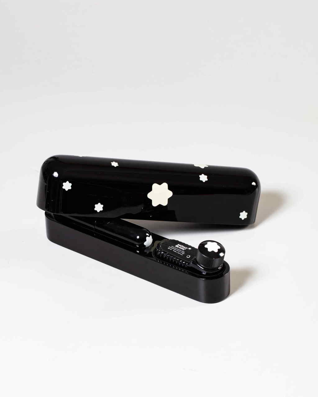 View full screen - View 1 of Lot 103. Meisterstuck fountain pen and its box , 2004.