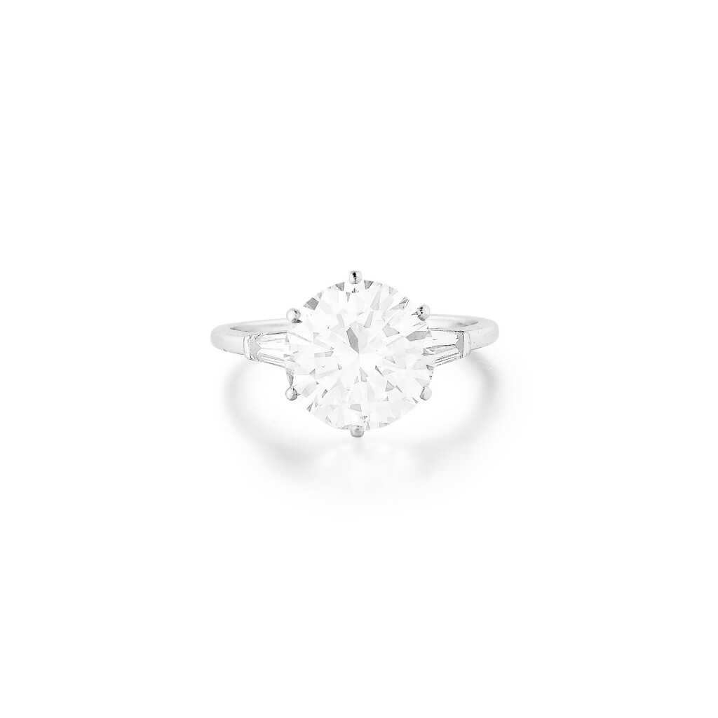 View full screen - View 1 of Lot 89. Bague diamants | Diamond ring.