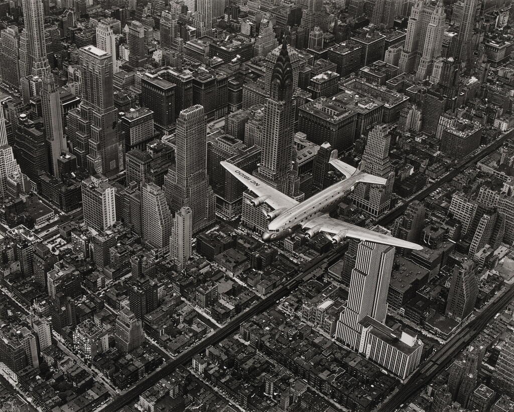全萤幕检视 - 查看491'DC-4 Flying Over New York City'的1