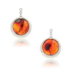 Paire de pendants d'oreille ambre, perles semence et diamants
