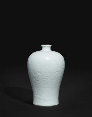View full screen - View 1 of Lot 3826. A small white-glazed carved 'sanduo' vase, meiping, Qing dynasty, Yongzheng period | 清雍正 白釉劃花三多梅瓶.