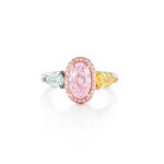 Fancy Light Pinkish Purple, Fancy Yellow and Faint Green Diamond and Diamond Ring | 2.01克拉 淡彩粉紅紫色鑽石, 0.46克拉 彩黃色鑽石 及 0.39克拉 微綠色鑽石 配 鑽石 戒指