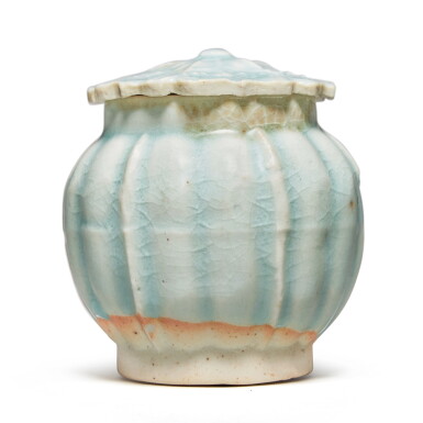 View full screen - View 1 of Lot 1141. A small Qingbai lobed jar and cover, Southern Song dynasty | 南宋 青白釉瓜棱式小蓋罐.