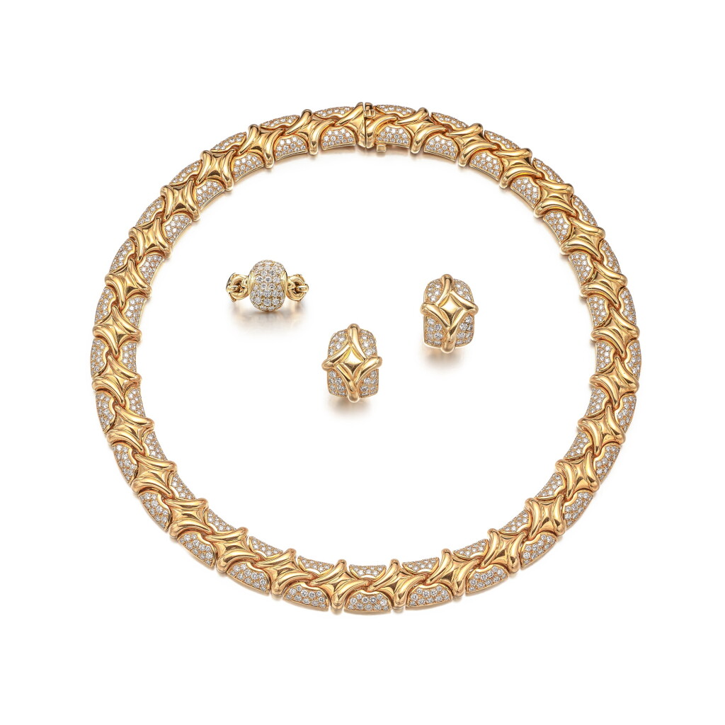 View full screen - View 1 of Lot 1203. GOLD AND DIAMOND PARURE | 寶格麗 | K金 配 鑽石 項鏈 及 耳環 及 戒指套裝.