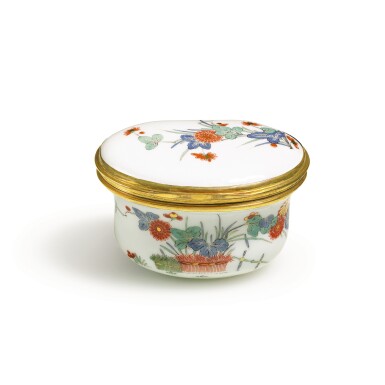 View full screen - View 1 of Lot 6. A Meissen porcelain Kakiemon style snuff box, circa 1735,.