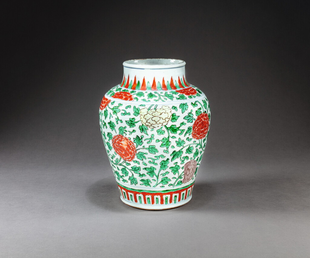 View full screen - View 1 of Lot 157. A wucai 'peony' vase Transitional period, 17th century | 明末清初 十七世紀 五彩牡丹紋瓶.