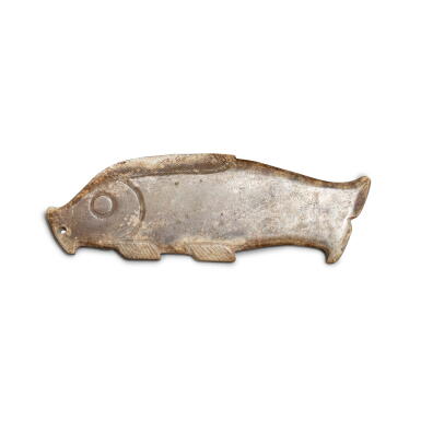 View full screen - View 1 of Lot 158. A small archaic calcified jade fish, Shang dynasty or earlier | 商或更早期 玉魚形珮.