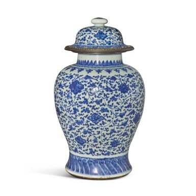 View full screen - View 1 of Lot 71. A Chinese Blue and White 'Lotus' Baluster Vase and Cover, 19th / 20th Century | 十九 / 二十世紀 青花纏枝蓮紋蓋瓶.