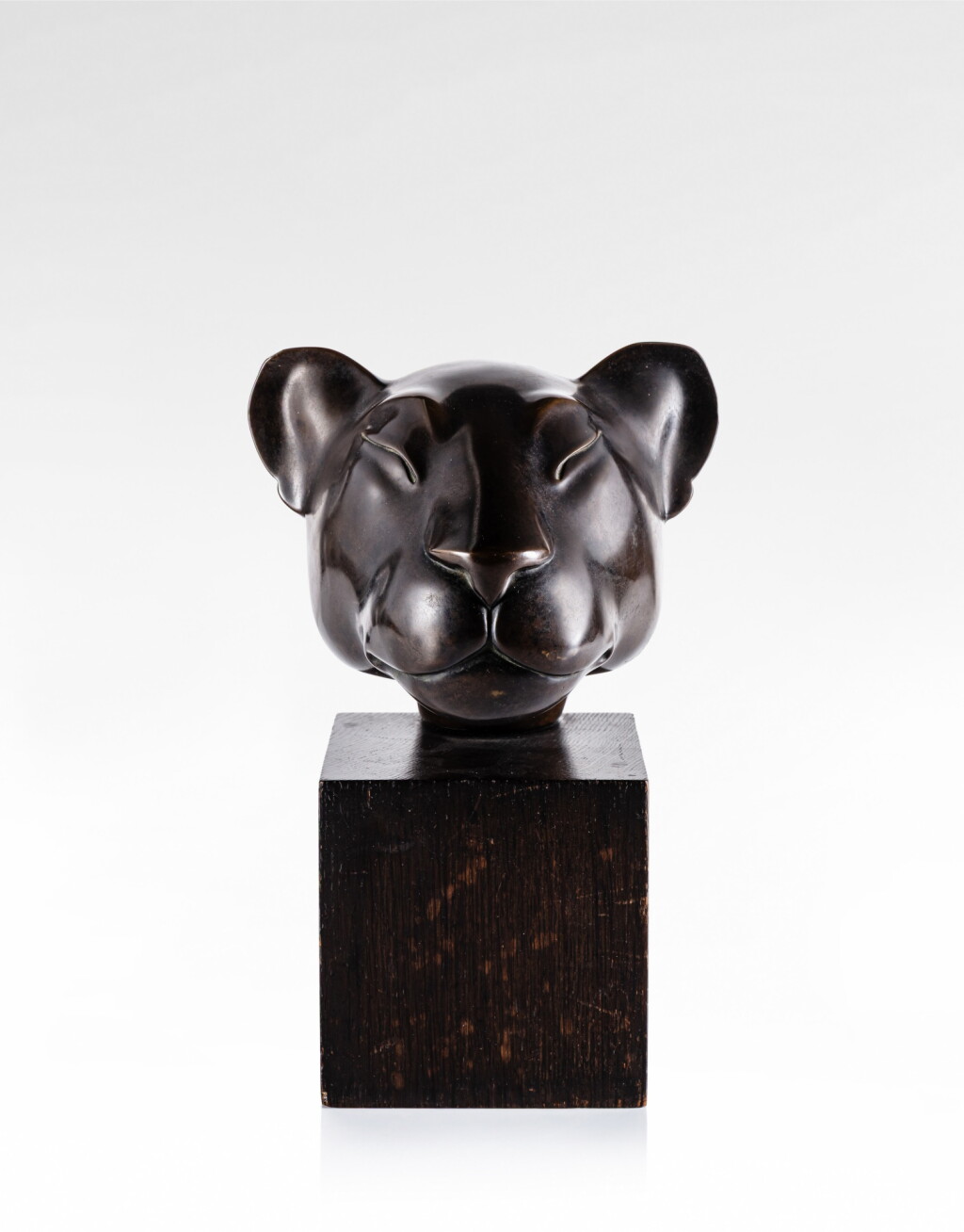 View full screen - View 1 of Lot 65. Jeune Lionne Dormant or Petite Tête de Lionne.