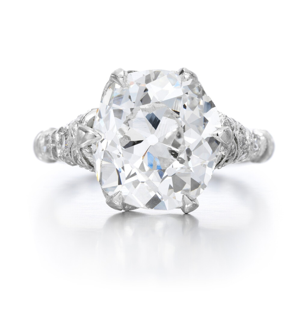 View full screen - View 1 of Lot 1. DIAMOND RING.