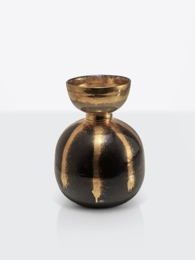 Voir en plein écran - Voir 1 du lot 55. Vase.