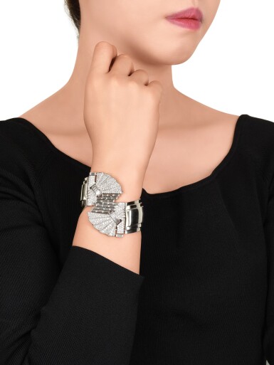 View full screen - View 1 of Lot 1618. Diamond Bangle / Double Clip | 鑽石手鐲 / 雙夹胸針.