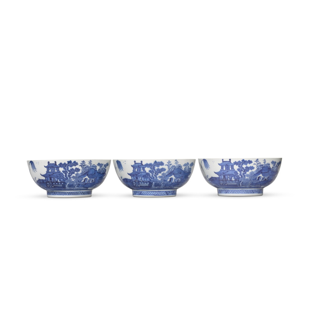 View full screen - View 1 of Lot 369. A group of three large blue and white bowls, Qing dynasty, 19th century | 清十九世紀 青花山水樓閣圖大盌一組三件.