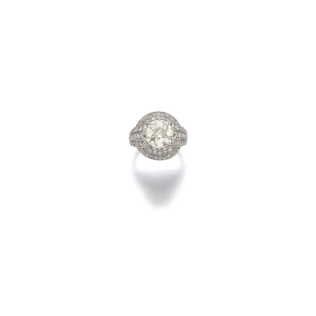 View full screen - View 1 of Lot 193. DIAMOND RING, 1930S.
