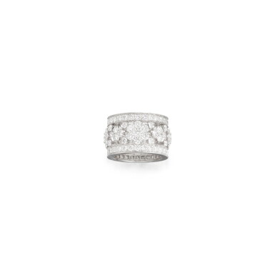 View full screen - View 1 of Lot 88. DIAMOND 'SNOWFLAKE' RING, VAN CLEEF & ARPELS, FRANCE.