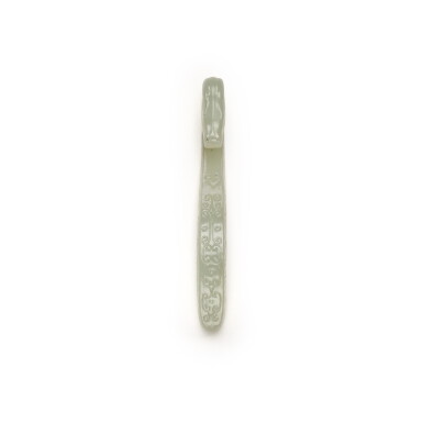 View full screen - View 1 of Lot 207. A WHITE JADE 'HORSE-HEAD' BELT HOOK, QING DYNASTY, 18TH CENTURY | 清十八世紀 白玉馬首帶鉤.