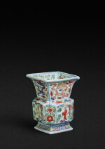A rare wucai 'figural' square zun-form vase, Mark and period of Wanli | 明萬曆 五彩高仕賞遊圖方尊 《大明萬曆年製》款
