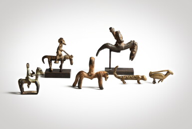 View full screen - View 1 of Lot 196. Ensemble de six figurines : trois cavaliers dont un Senoufo, Côte d'Ivoire, un pendentif en forme de genette, Gan, Burkina Faso et deux poids à peser l'or, Akan, Ghana | Group of six figurines: three horsemen including a Senoufo, Côte d'Ivoire, a Gan Genet Pendant, Burkina Faso and two gold Weights, Akan, Ghan.