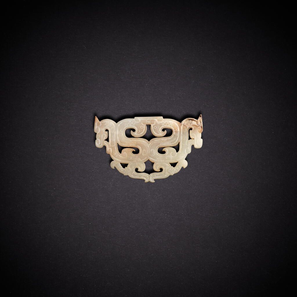 View full screen - View 1 of Lot 3476. A white jade reticulated 'dragon and phoenix' pendant, Eastern Zhou dynasty, Spring and Autumn period | 東周春秋 白玉鏤雕龍鳳紋珮.