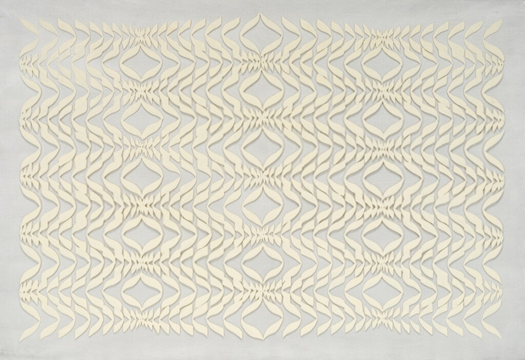 View full screen - View 1 of Lot 15. Bianco grigio argento.