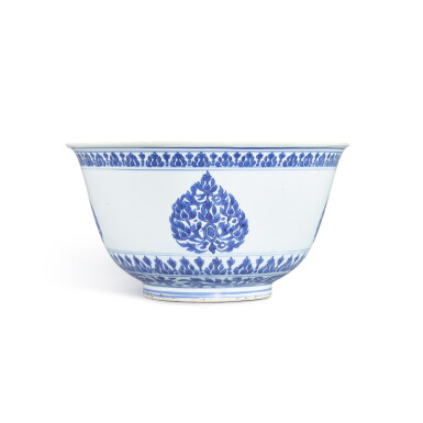 View full screen - View 1 of Lot 859. A blue and white 'floral' deep bowl, Qing dynasty, Kangxi period | 清康熙 青花花卉紋深腹撇口盌.