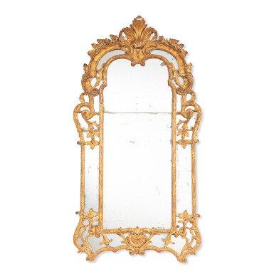 View full screen - View 1 of Lot 125. A giltwood mirror, French Régence, circa 1720 | Miroir à parecloses en bois doré d'époque Régence, vers 1720.