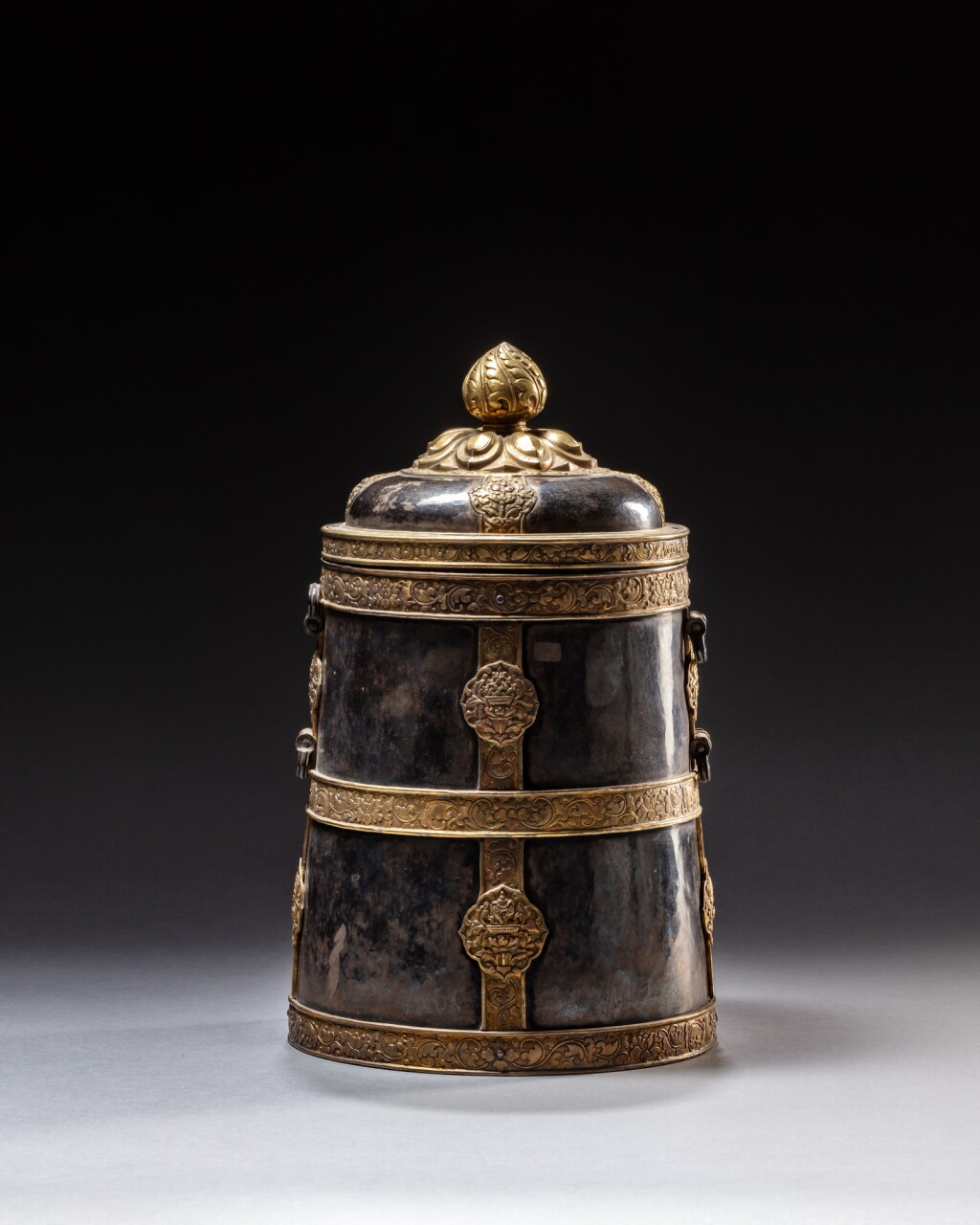 View full screen - View 1 of Lot 21. A gilt-copper alloy and silver circular pot and cover, Tibet, 18th century | 西藏 十八世紀 銀及鎏金銅圓罐連蓋.