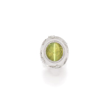 View full screen - View 1 of Lot 1616. CAT'S EYE CHRYSOBERYL, ROCK CRYSTAL AND DIAMOND RING 12.03卡拉 天然 「斯里蘭卡」金綠貓眼石 配 白水晶 及 鑽石 戒指.