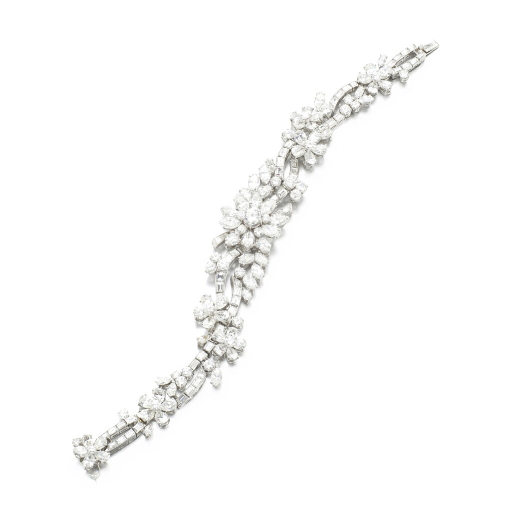 View full screen - View 1 of Lot 1050. Diamond bracelet.