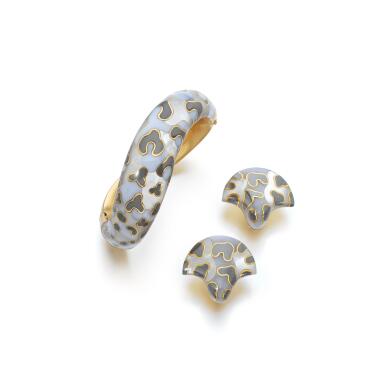 View full screen - View 1 of Lot 1198. Mother-of-pearl, blue agate and hematite demi-parure.