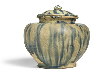 View full screen - View 1 of Lot 250. A BLUE-SPLASHED JAR AND COVER TANG DYNASTY | 唐 藍彩蓋罐.