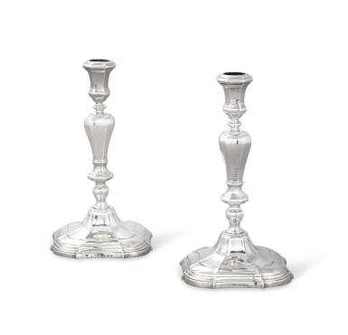 View full screen - View 1 of Lot 45. A pair of Dutch Louis XIV style silver candlesticks, Amsterdam, 1949 | Paire de flambeaux de style Louis XIV en argent, Amsterdam, 1949.