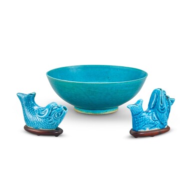 View full screen - View 1 of Lot 310. A group of three turquoise-glazed vessels, Qing dynasty, Kangxi period 清康熙 孔雀綠釉盌及摩羯魚水滴一組三件.