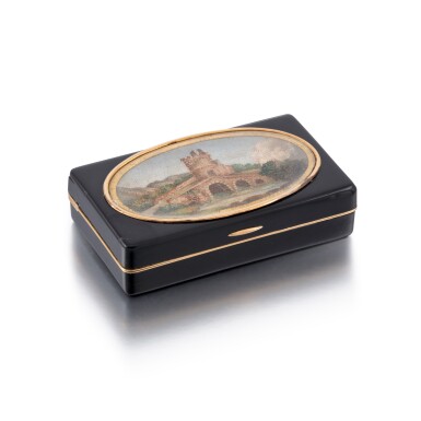 View full screen - View 1 of Lot 428. A gold-mounted tortoiseshell and micromosaic snuffbox, possibly Louis-François Blacet, Paris, 1809-1816.
