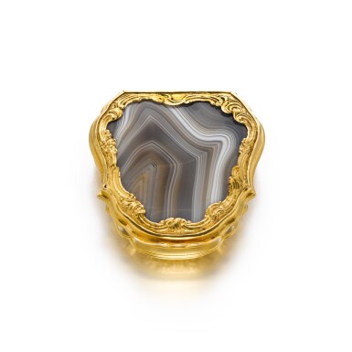 View full screen - View 1 of Lot 2. A gold and agate snuff box, English, circa 1740,.