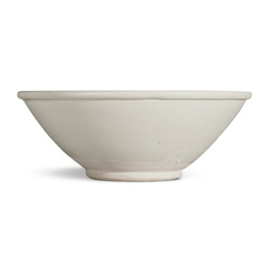 View full screen - View 1 of Lot 225. A rare and large 'Xing' conical bowl, Tang dynasty / Five Dynasties | 唐 / 五代 邢窰白釉大盌.