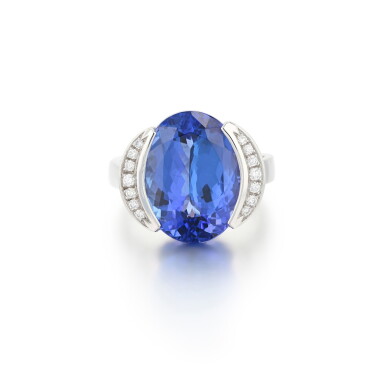 View full screen - View 1 of Lot 334. Bague tanzanite et diamants | Tanzanite and diamond ring.