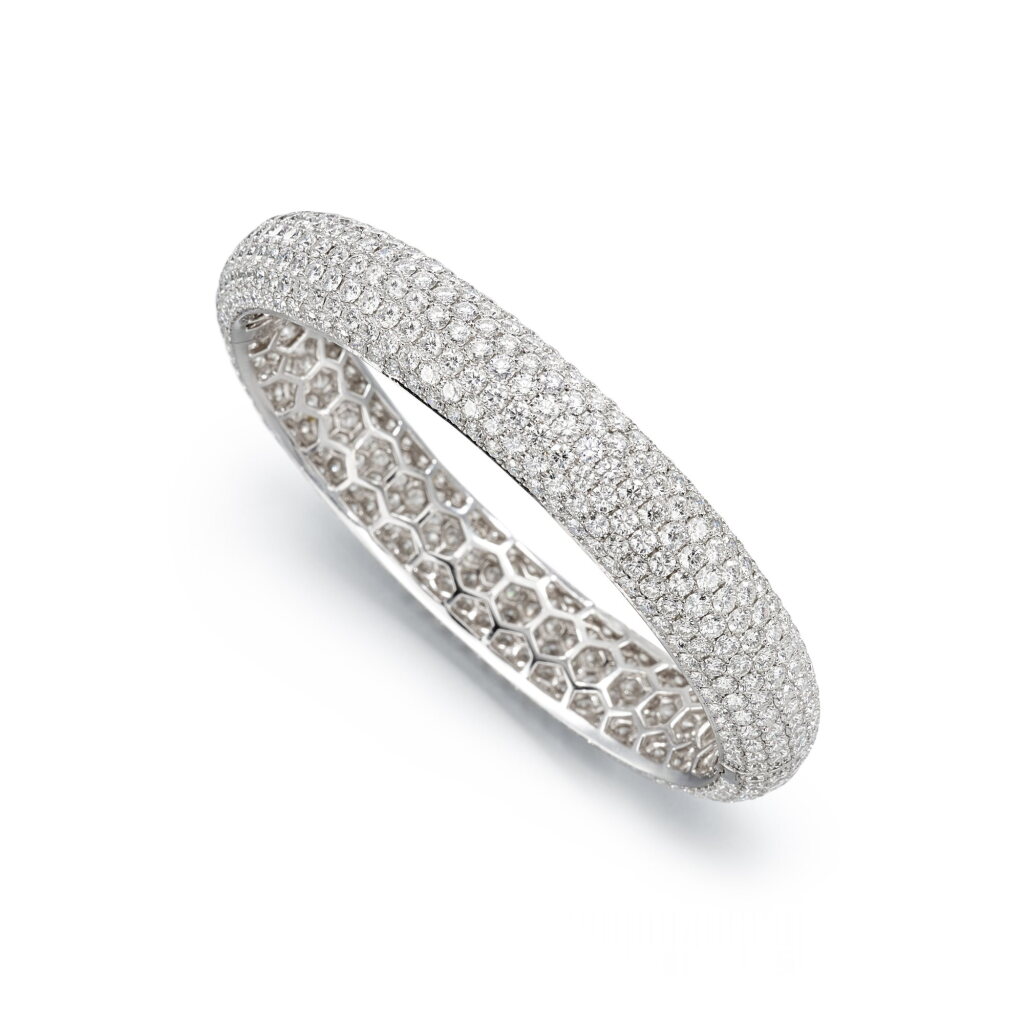 View full screen - View 1 of Lot 208. Diamond Bangle | 鑽石手鐲.