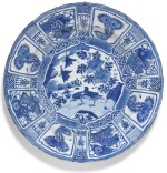 A LARGE BLUE AND WHITE ‘KRAAK’ DISH MING DYNASTY, WANLI PERIOD