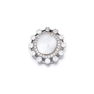 View full screen - View 1 of Lot 15. Broche perle fine et diamants | Natural pearl and diamond brooch.