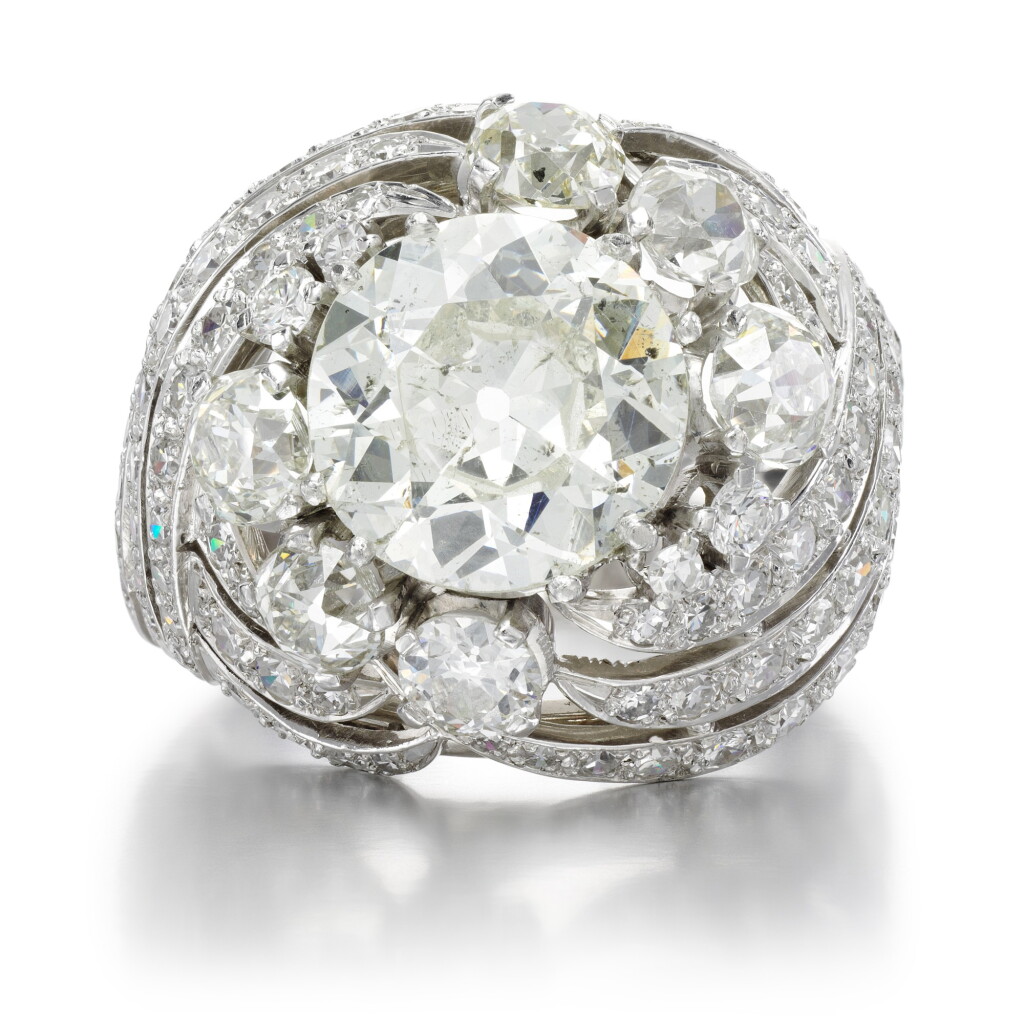 View full screen - View 1 of Lot 168. Diamond ring.