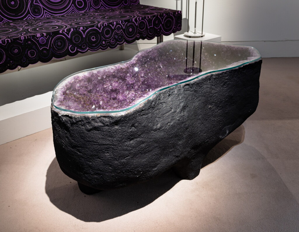 View full screen - View 1 of Lot 28. Table basse géode améthyste | Amethyst geode low table.