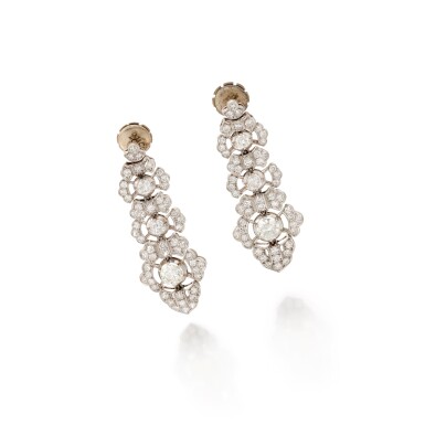 View full screen - View 1 of Lot 30. Pair of diamond pendent earrings (Paio di orecchini pendenti in diamanti).