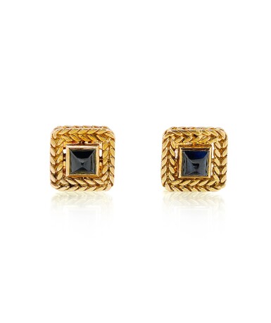 View full screen - View 1 of Lot 109. Paire de boutons de manchette saphir | Pair of sapphire cufflinks.