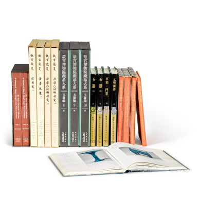 View full screen - View 1 of Lot 132. A group of references books on the collections of the Taipei National Palace Museum and the Beijing Palace Museum | 國立故宮博物院及北京故宮博物院藏品參考書籍一組.